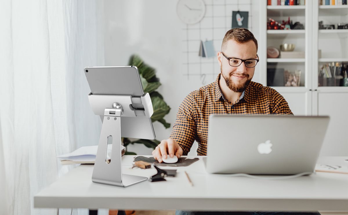 7 Remote Desk Setup Mistakes That Were Killing My Productivity